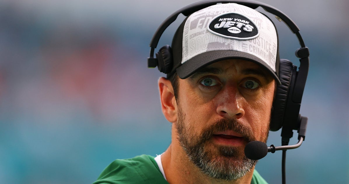 Aaron Rodgers Scrambles Around JFK Jr.-Hillary Clinton Conspiracy Theory