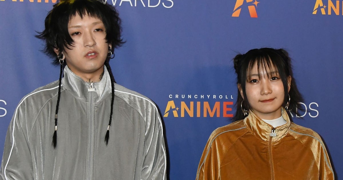 YOASOBI・Ayase、幾田りらと「サシで新年会」⇨愛犬2匹も登場し「最高な会」「仲良しで何より」と反響