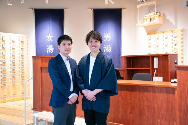 東急不動産の池田祐一さん（左）と小杉湯3代目の平松佑介さん（右）