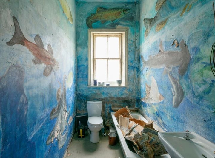 バスルームは水中の世界をテーマになっている