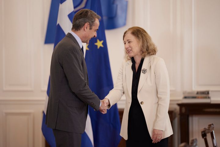 Ο Πρωθυπουργός υποδέχθηκε στο Μέγαρο Μαξίμου την Αντιπρόεδρο της Ευρωπαϊκής Επιτροπής, αρμόδια για τις Αξίες και τη Διαφάνεια, Βιέρα Γιούροβα
