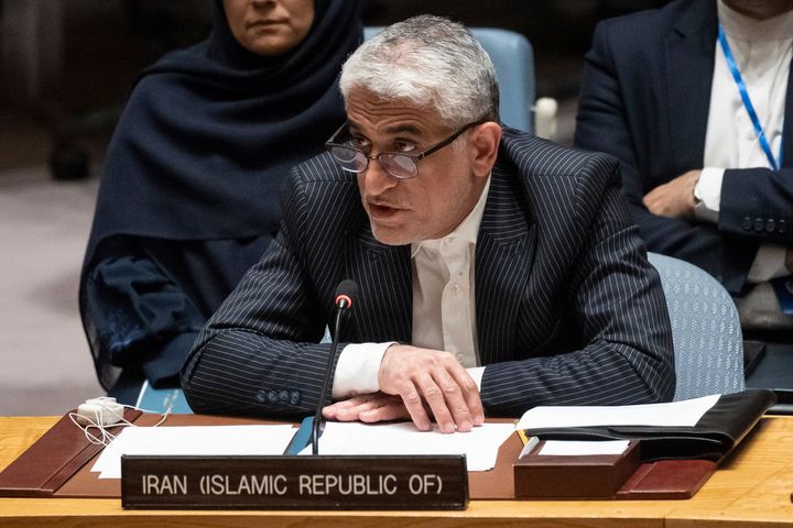 2024 年 4 月 14 日星期日，伊朗驻联合国大使阿米尔·赛义德·伊拉瓦尼 (Amir Saeid Iravani) 在联合国总部举行的紧急会议上发表讲话。（美联社照片/Yuki Iwamura）