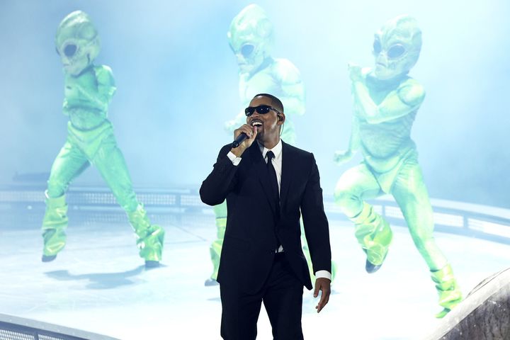 The actor and musician performed his 1997 hit "Men in Black" dressed as his character from the film of the same name. 