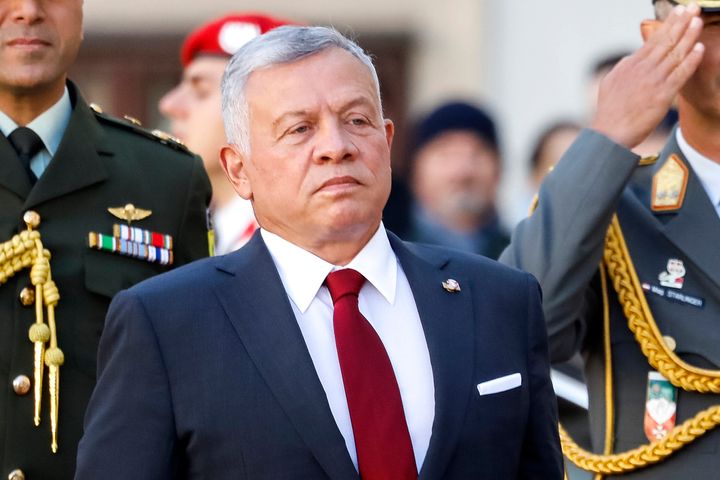 ΑΡΧΕΙΟ - Ο βασιλιάς της Ιορδανίας Αμπντάλα ΙΙ μπιν αλ-Χουσεΐν παρίσταται σε στρατιωτική τελετή στη Βιέννη, 25 Οκτωβρίου 2021