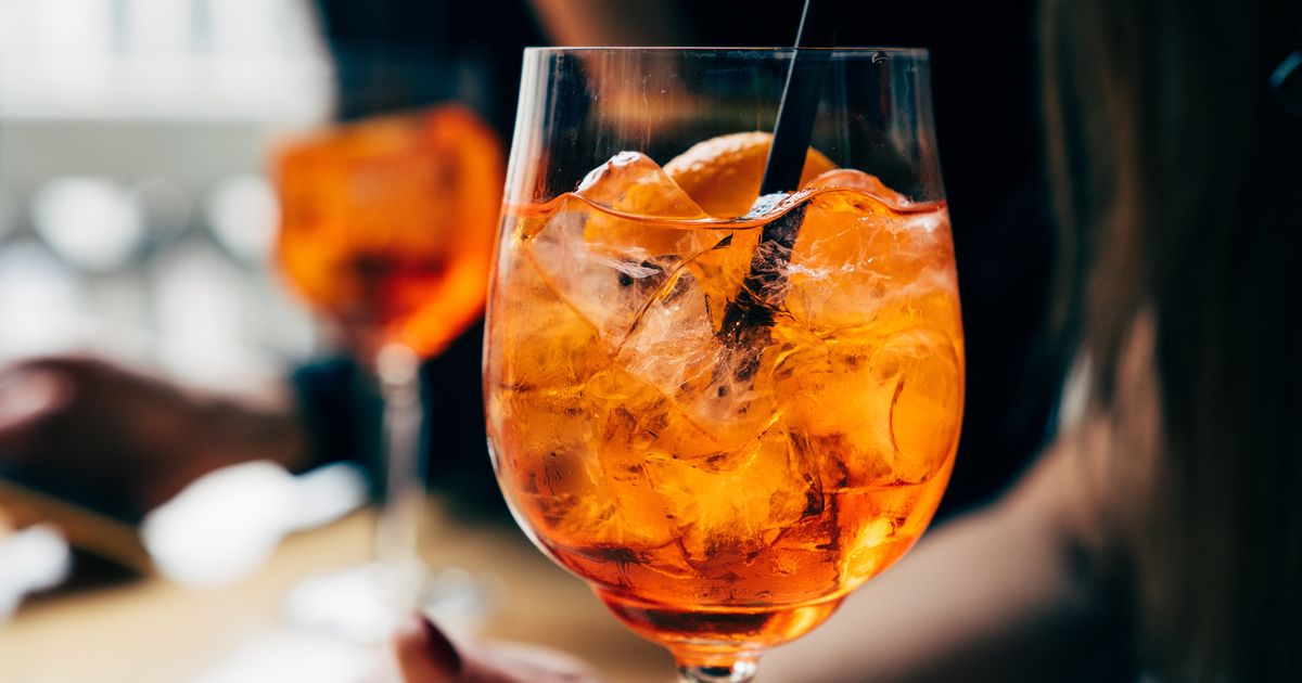 The 1 Very American Thing We Do Wrong When Drinking An Aperitivo