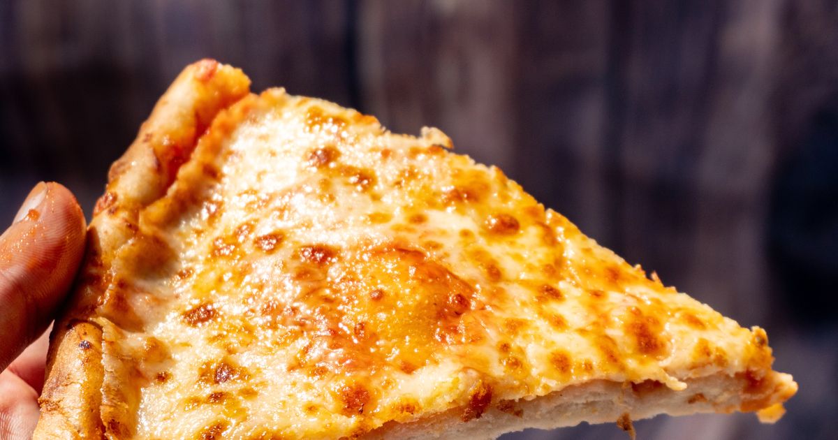 People Are Realising The Best Way To Reheat Pizza, And It's Not In The Oven