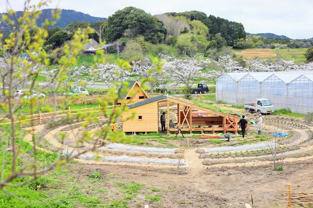 制作途中の「遊べる小屋」