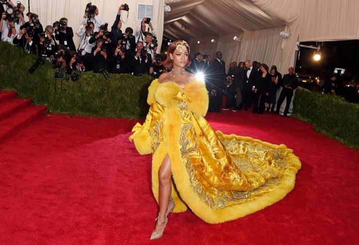 Rihanna making her way into the Met Gala in 2015