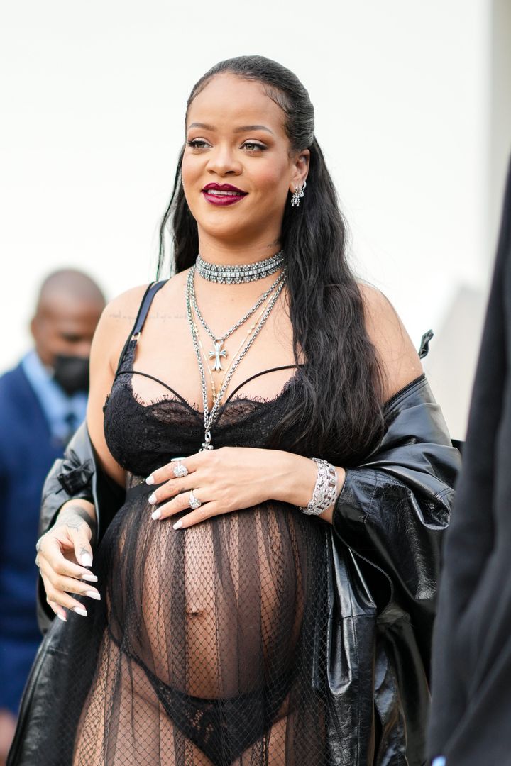 Rihanna put on a large black ensemble while going to the dior program throughout paris fashion week in march 2022.