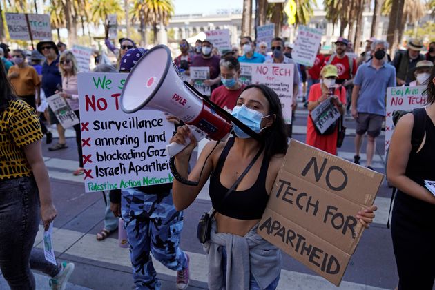 GoogleとAmazonが結んだイスラエルとの契約に抗議し、サンフランシスコで声を上げる従業員ら（2022年9月8日）