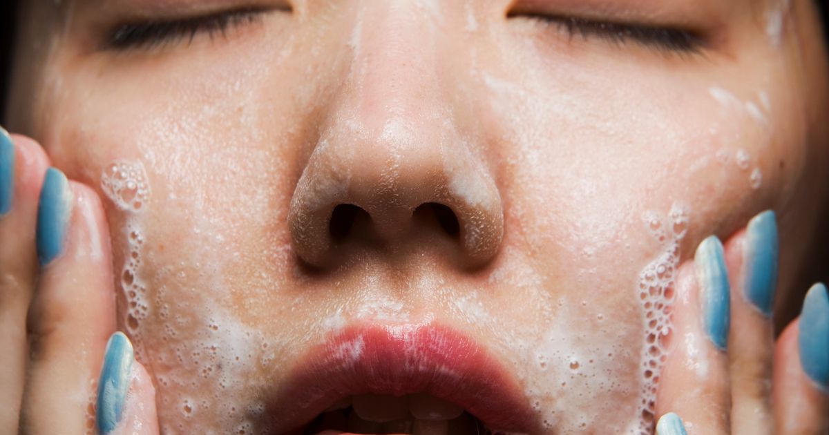 How Long You Should Wash Your Face With Cleanser