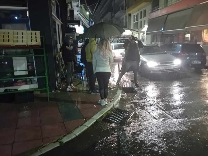 Σφοδρή βροχόπτωση στην Καρδίτσα μετά τις 8 μ.μ. της Παρασκευής