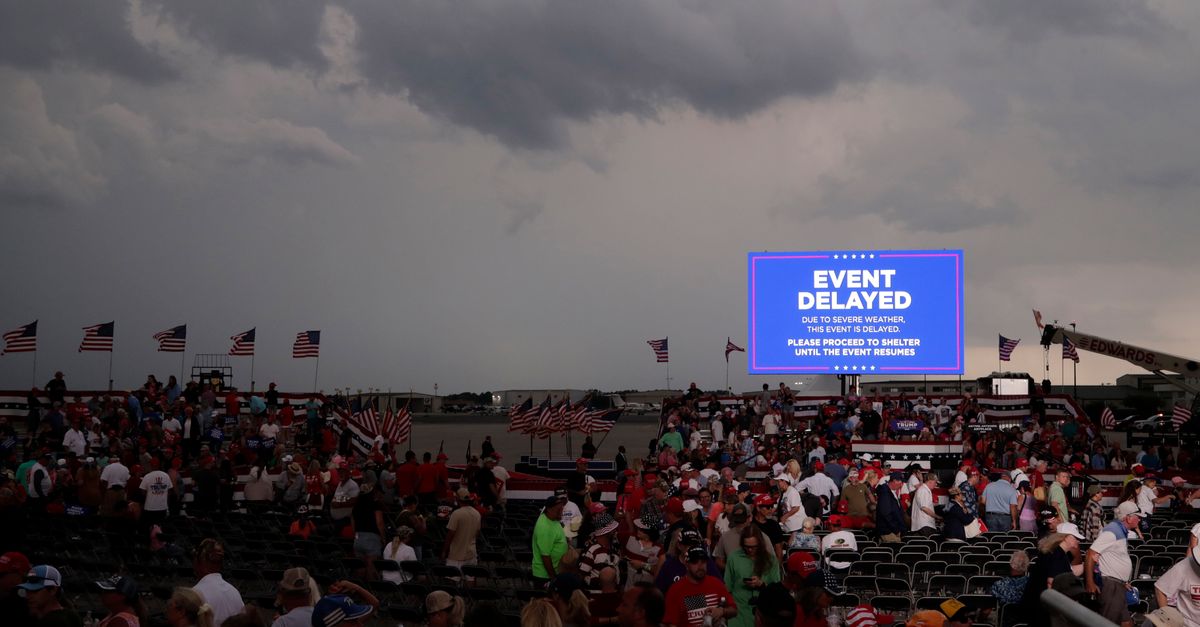 Trump annule un rassemblement en raison des conditions météorologiques, prouvant la difficulté d’équilibrer procès et campagne