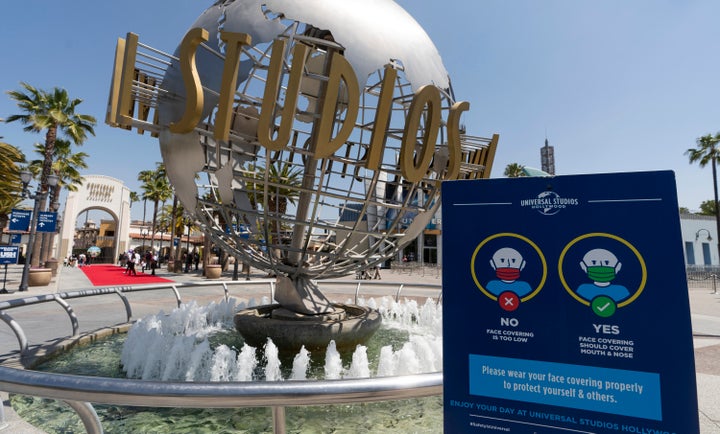 Τα Universal Studios Hollywood ανοίγουν επίσημα ξανά για το κοινό με τη χωρητικότητα στο 25% σύμφωνα με τα πρωτόκολλα COVID-19 σε ισχύ στο Λος Άντζελες, στις 16 Απριλίου 2021.