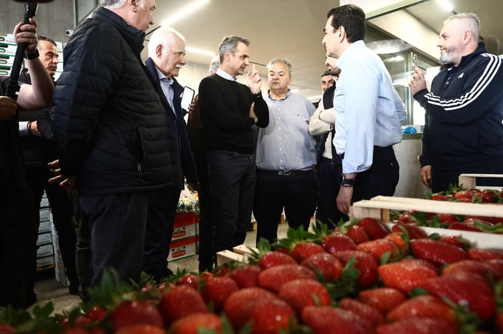 Επίσκεψη του Πρωθυπουργού Κυριάκου Μητσοτάκη στην Κεντρική Λαχαναγορά του Ρέντη, Δευτέρα 22 Απριλίου 2024. (POOL/ΓΙΑΝΝΗΣ ΛΙΑΚΟΣ/EUROKINISSI)