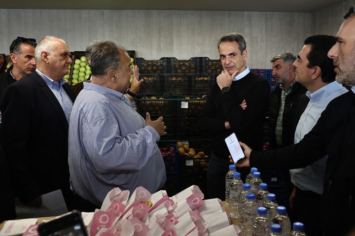 Επίσκεψη του Πρωθυπουργού Κυριάκου Μητσοτάκη στην Κεντρική Λαχαναγορά του Ρέντη, Δευτέρα 22 Απριλίου 2024. (POOL/ΓΙΑΝΝΗΣ ΛΙΑΚΟΣ/EUROKINISSI)