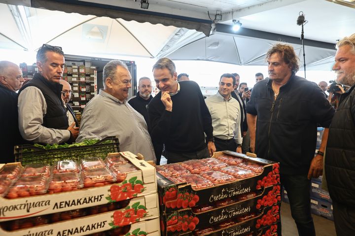 Επίσκεψη του Πρωθυπουργού Κυριάκου Μητσοτάκη στην Κεντρική Λαχαναγορά του Ρέντη, Δευτέρα 22 Απριλίου 2024. (POOL/ΓΙΑΝΝΗΣ ΛΙΑΚΟΣ/EUROKINISSI)