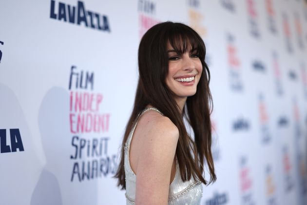 Anne Hathaway atthe 2024 Film Independent Spirit Awards