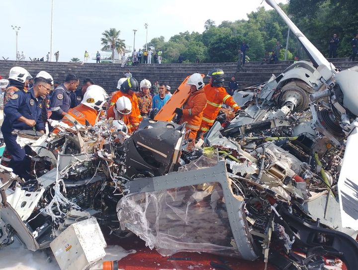 马来西亚军用直升机相撞 10 人死亡赫芬顿邮报最新消息