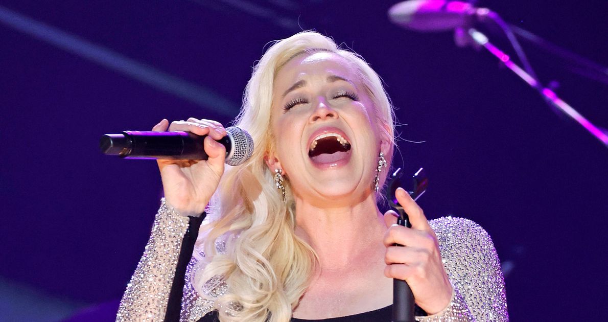 Image for article Kellie Pickler Performs For First Time After Husbands Death  HuffPost