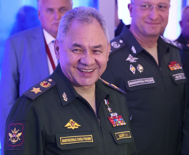 Ο Ρώσος υπουργός Άμυνας Σεργκέι Σοιγκοί, υπέυθυνος για τον πόλεμο στην Ουκρανία και ο αναπληρωτής Τιμούρ Ιβάνοφ.