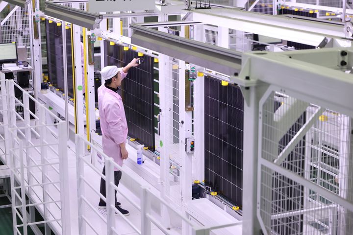 A worker of a photovoltaic enterprise works on the production line at Ganyu Economic Development Zone in Lianyungang City, East China's Jiangsu Province, on Jan 4, 2024.