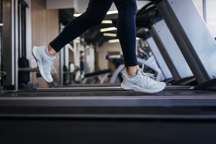 The Common Running Mistake That's Causing You Knee Pain | HuffPost Life