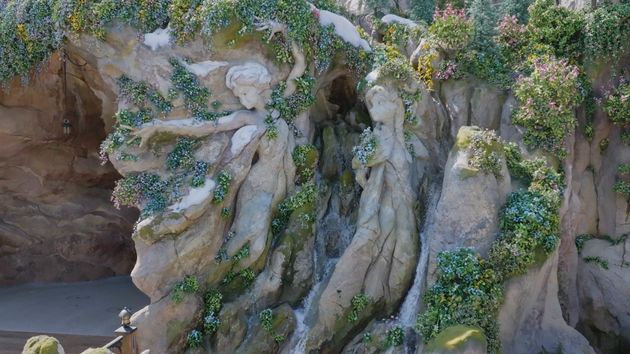 ファンタジースプリングスの「魔法の泉」、『アナと雪の女王』のエリア