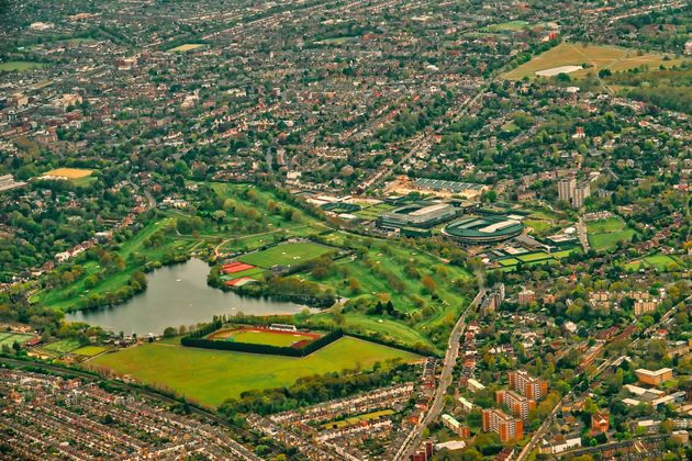 Η περιοχή του All England Lawn Tennis Club (AELT) στο νότιο Λονδίνο, μαζί με το Wimbledon Park Golf course, το Wimbledon lake and το Wimbledon Common που προσπαθούν να χτίσουν τις νέες εγκαταστάσεις.