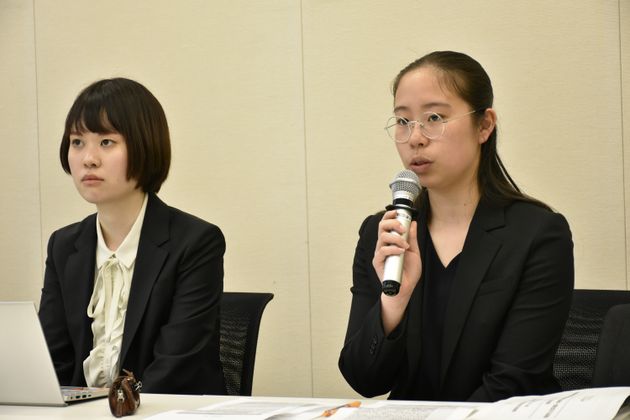 大学4年生の阪田留菜さん（左）と高校3年生の角谷樹環さん（右）