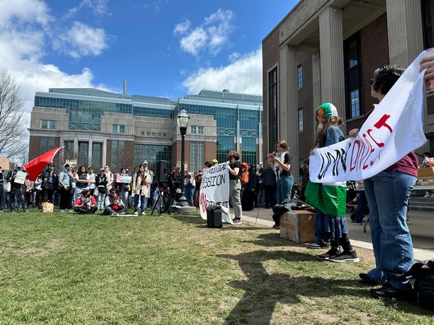 Διαδηλωτές στο πανεπιστήμιο της Μινεσσότα.