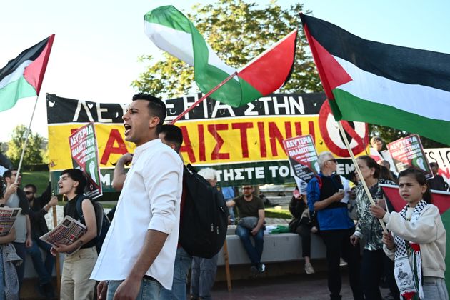 Συγκέντρωση στο Πάρκο Ελευθερίας και πορεία προς την αμερικάνικη πρεσβεία, σε ένδειξη αλληλεγγύης στους φοιτητές των ΗΠΑ που διαδηλώνουν ενάντια στον πόλεμο στην Παλαιστίνη από φοιτητικούς συλλόγους της Αθήνας, Παρασκευή 26 Απριλίου 2024. (ΚΩΣΤΑΣ ΤΖΟΥΜΑΣ/EUROKINISSI)
