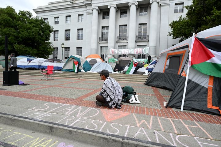 BERKELEY 23 ΑπριλίουΚινητοποίησεις φοιτητών. Στο έδαφος γραμμένο το σύνθημα "Μαζί με την αντίσταση"