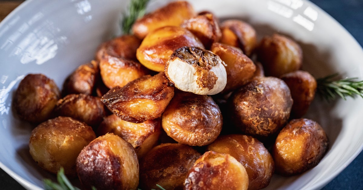 This Is How Gordon Ramsay Makes Perfect Roast Potatoes And It Is Just 1