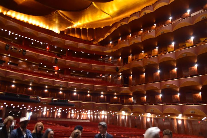 Εσωτερικά αίθουσα της Μητροπολιτικής Οπερας στη Νέα Υόρκη. 
