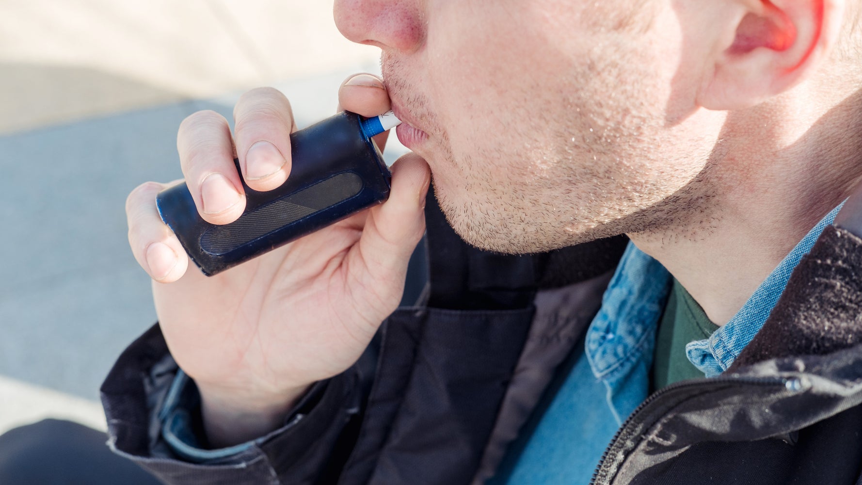 can smoke detectors detect vape on a plane Flight attendant explains what really happens if you smoke or vape on a  plane main image 1