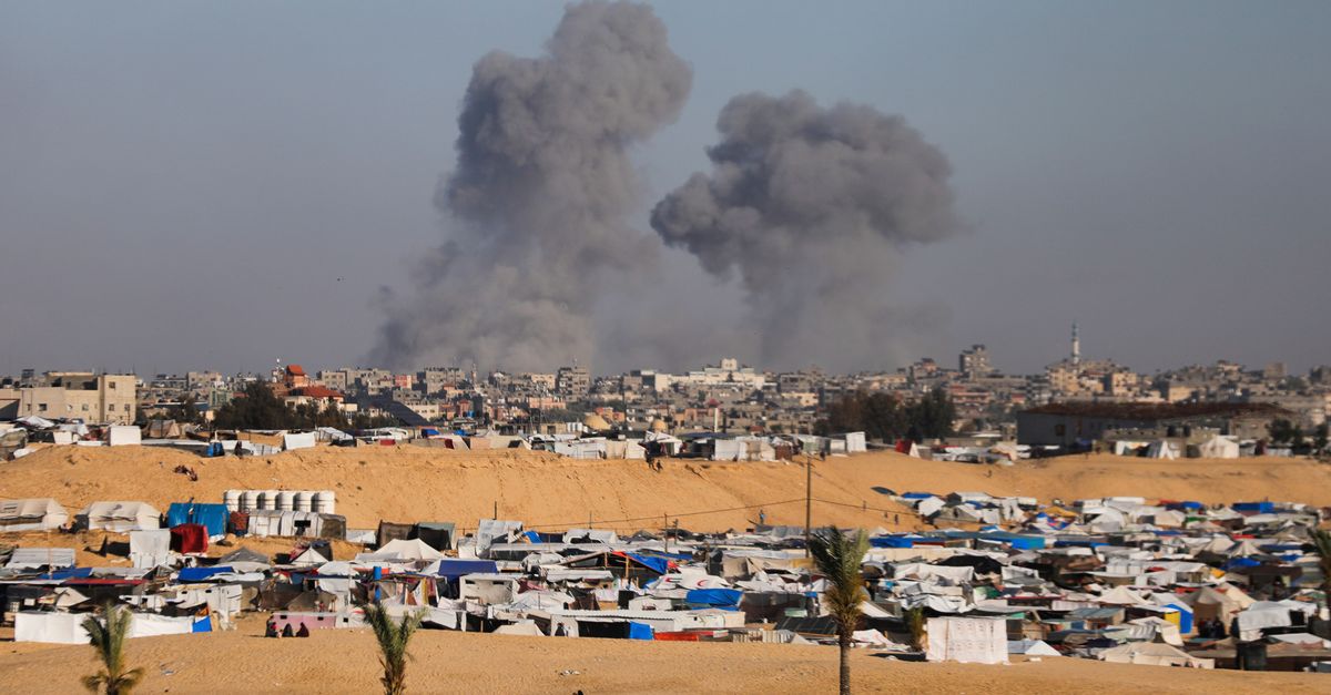 Les États-Unis ont suspendu leurs expéditions de bombes vers Israël pour signaler leurs inquiétudes concernant l’invasion de Rafah, selon un responsable
