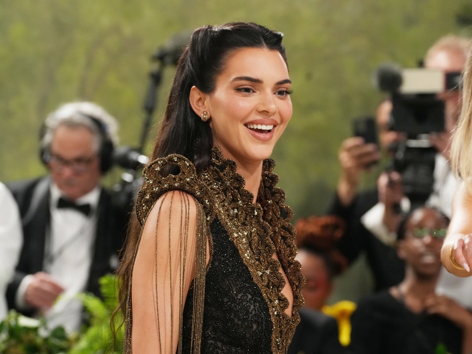 Kendall Jenner Was First Human To Wear 25-Year-Old Met Gala Gown | HuffPost  Entertainment