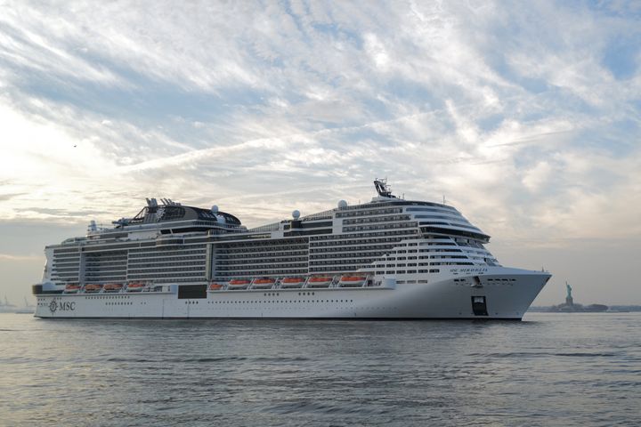 Cruise Ship Sails Into Nyc Port With 44-foot Dead Whale Across Its Bow 