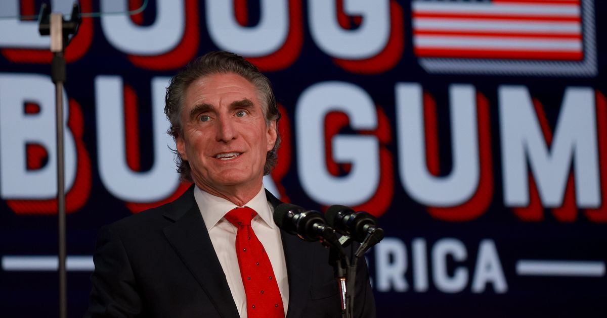 Le vice-président potentiel de Trump choisit le bilan économique de Doug Burgum