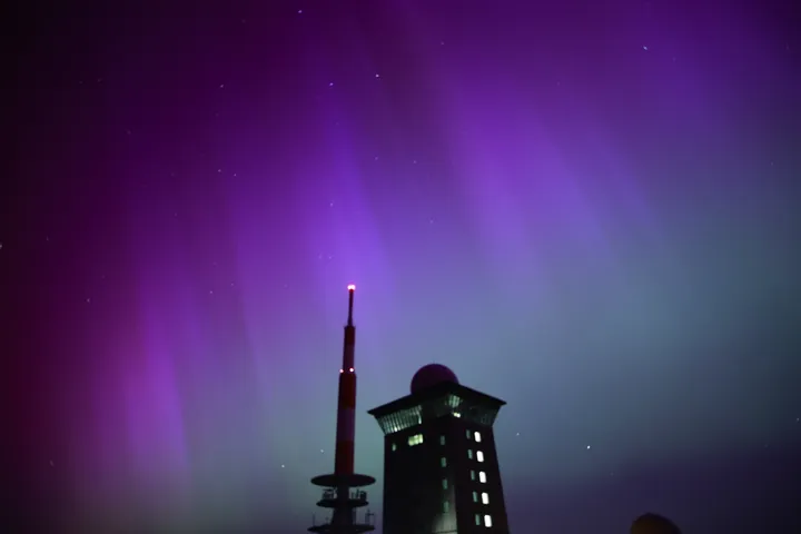 Strong Solar Storm Hitting Earth Could Produce Northern Lights In U.S. This Weekend (huffpost.com)