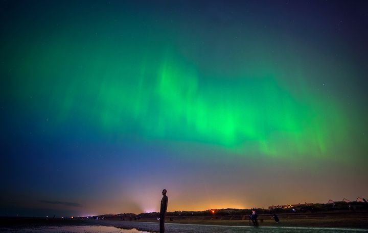 Das Nordlicht leuchtet anderswo am Horizont. Von Antony Gormley, Crosby Beach, Liverpool, Merseyside am Freitag, 10. Mai 2024. (Foto von Peter Byrne/PA Images über Getty Images)