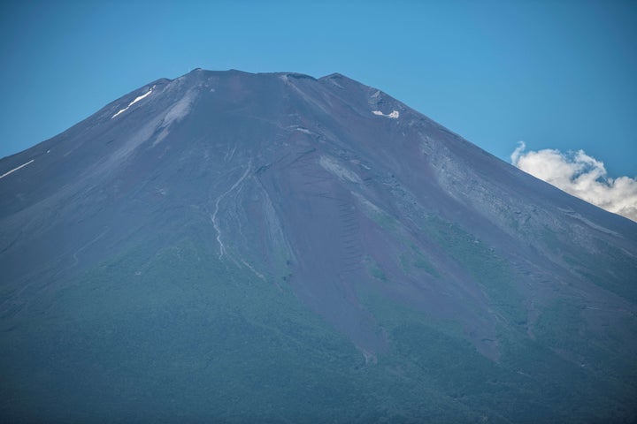 夏の富士山＝2021年7月19日