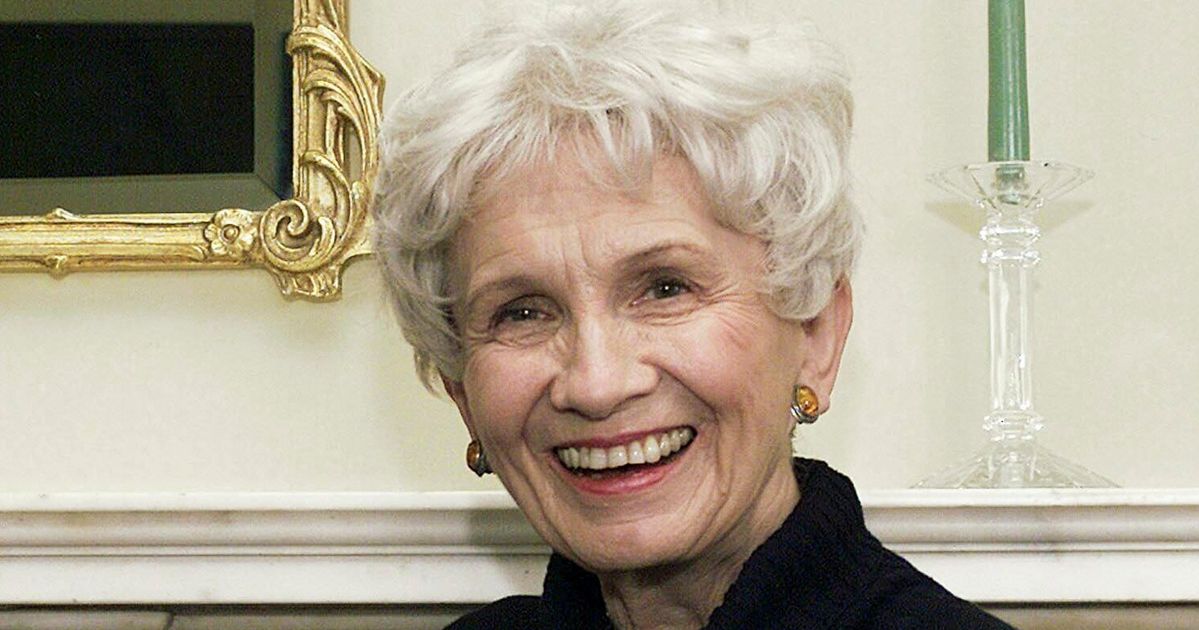 Alice Munro, Writer Hailed As Master Of Contemporary Short Story, Dies At 92
