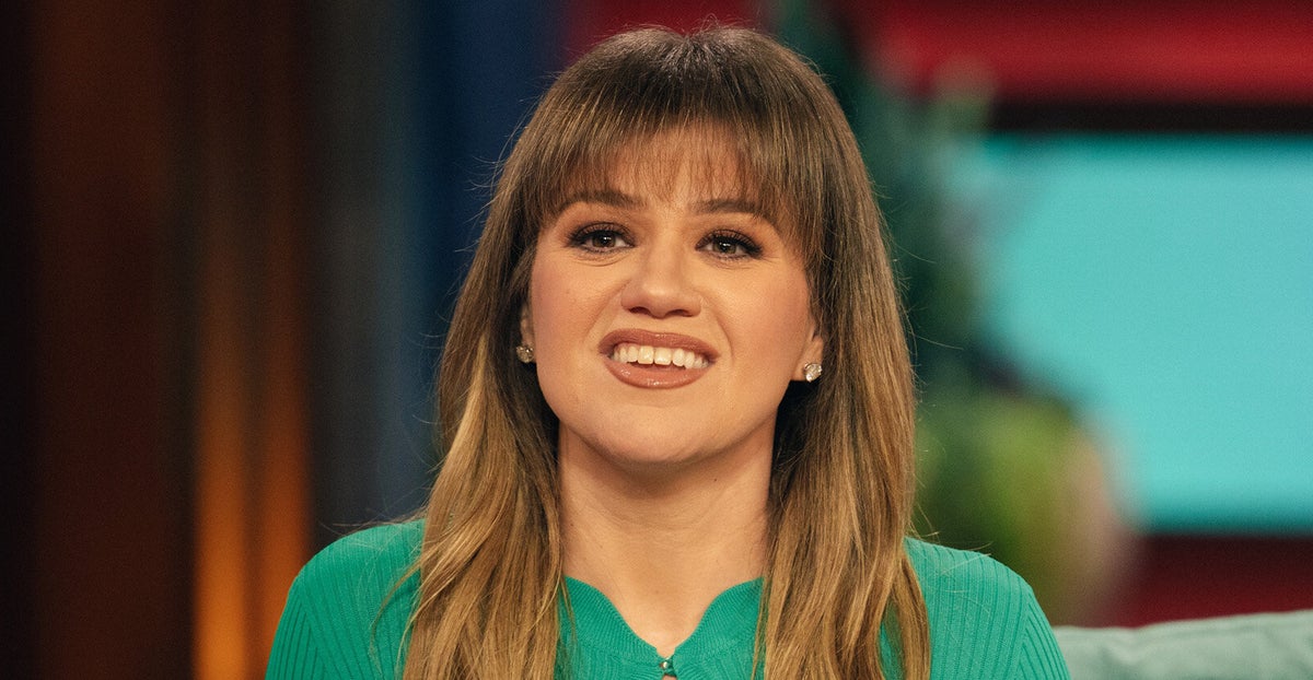 Kelly Clarkson Addresses Ozempic Rumors, Mocks Her Former Appearance