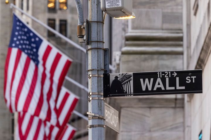 Am Donnerstag, März, erscheint vor der New Yorker Börse ein Wall-Street-Schild.  21. November 2024. (AP Photo/Yuki Iwamura)