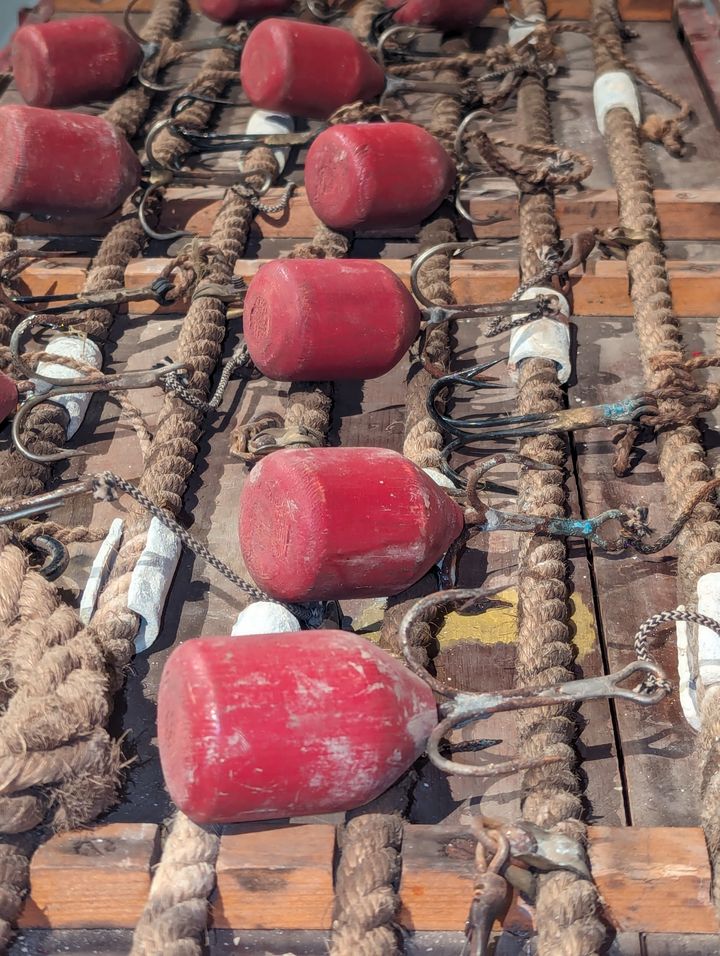 Ein genauerer Blick darauf "Roter Hügel" Lebensrettungsgerät, ein Gerät zur Rettung von Menschen und zur Bergung von Leichen aus dem Niagara River.