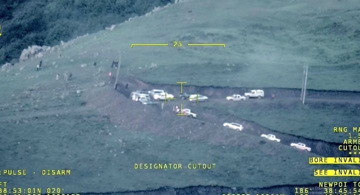 ΙΡΑΝ - 20 ΜΑΪΟΥ: Μια εικόνα που καταγράφηκε σε βίντεο από το μη επανδρωμένο αεροσκάφος (drone) Akinci, το οποίο συμμετείχε σε επιχειρήσεις έρευνας και διάσωσης για το ελικόπτερο που μετέφερε τον Ιρανό Πρόεδρο Ebrahim Raisi και την αντιπροσωπεία του στο Ιράν στις 20 Μαΐου 2024. Η ιρανική Ερυθρά Ημισέληνος ανακοίνωσε νωρίς τη Δευτέρα ότι βρήκε τη θέση των συντριμμιών του ελικοπτέρου του προέδρου Ebrahim Raisi, αφού εντοπίστηκε από το τουρκικό μη επανδρωμένο αεροσκάφος Akinci (UAV). (Φωτογραφία Anadolu/Anadolu μέσω Getty Images)