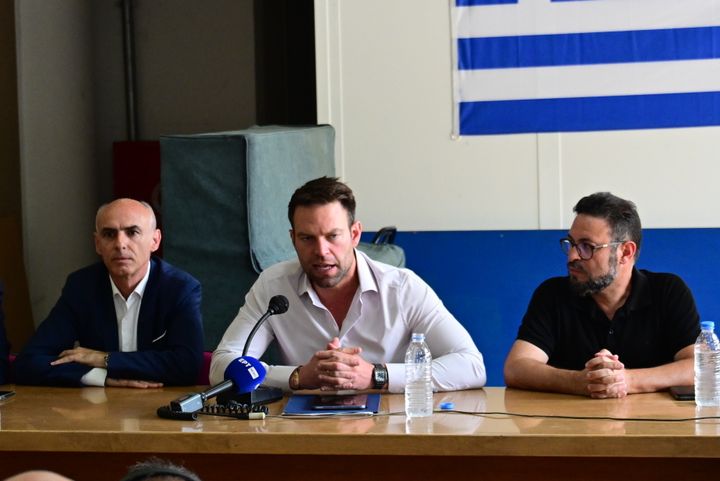 Επίσκεψη του Προέδρου του ΣΥΡΙΖΑ - Προοδευτική Συμμαχία, Στέφανου Κασσελάκη στα γραφεία της Δημόσιας Υπηρεσίας Απασχόλησης (ΔΥΠΑ (πρώην ΟΑΕΔ)) όπου συναντήθηκε με εργαζόμενους, Τετάρτη 22 Μαΐου 2024. (ΚΩΣΤΑΣ ΤΖΟΥΜΑΣ/EUROKINISSI)