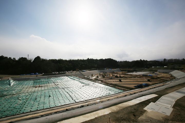 除染土を保管する中間貯蔵施設（2022年2月22日、福島県大熊町）